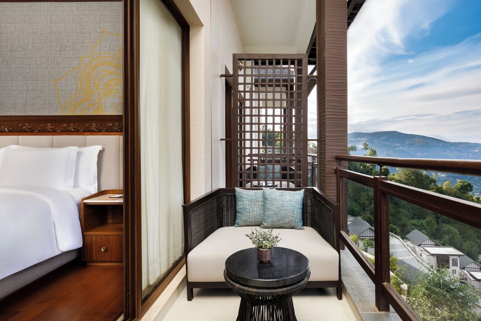 Minibar, in-room safe, laptop workspace, blackout drapes