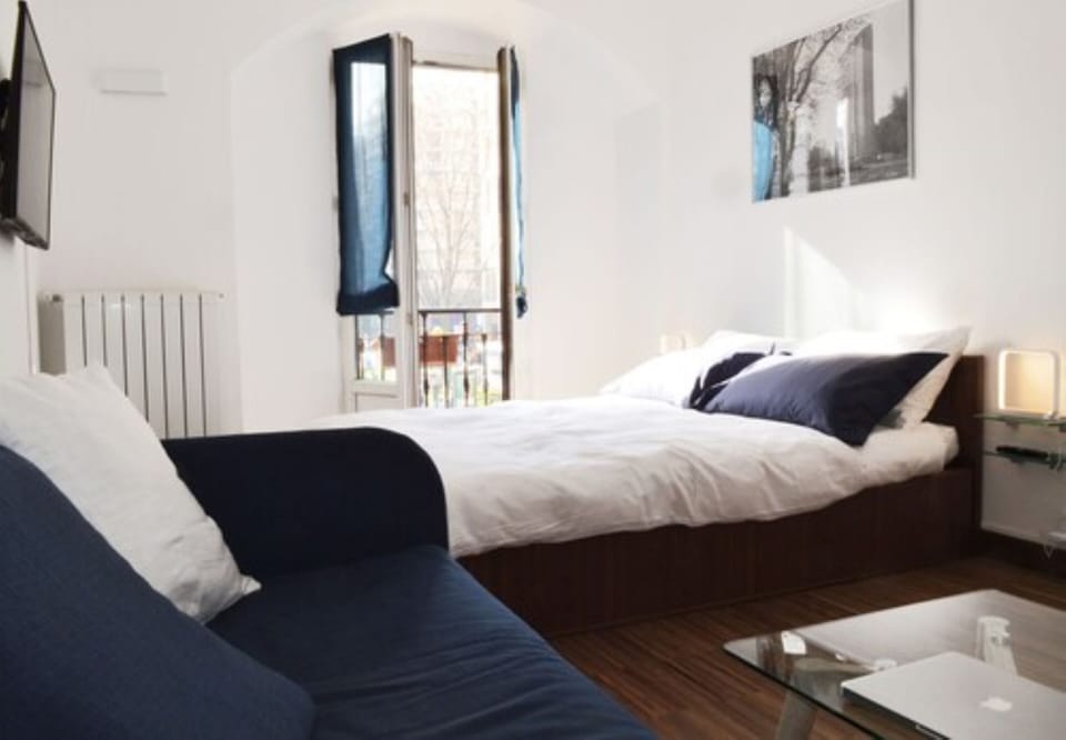 Studio Suite | Down comforters, minibar, individually decorated, desk
