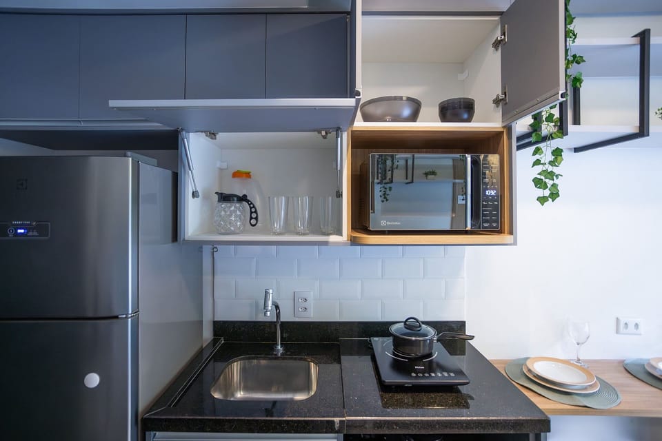 Basic Apartment | Private kitchen | Microwave, cookware/dishes/utensils