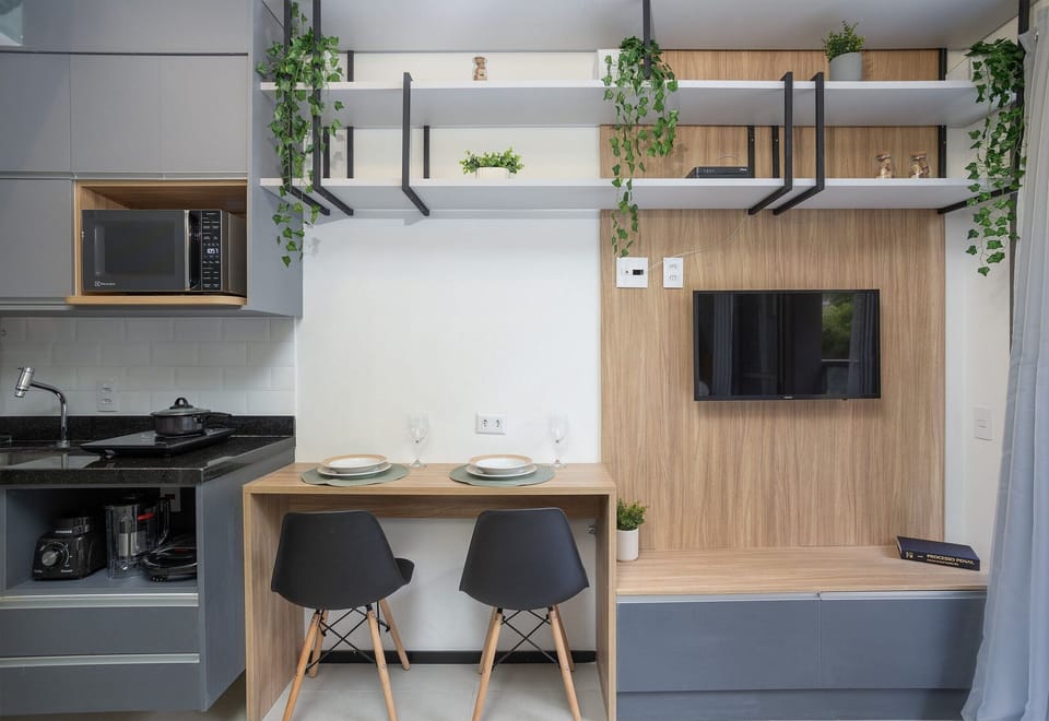 Basic Apartment | Private kitchen | Microwave, cookware/dishes/utensils