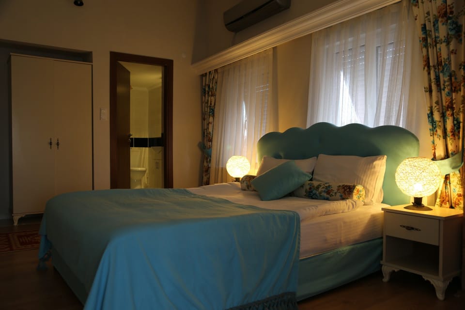 Minibar, in-room safe, desk, free cribs/infant beds