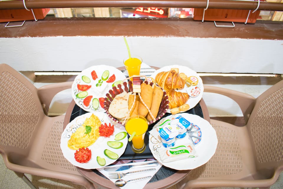 Free daily continental breakfast