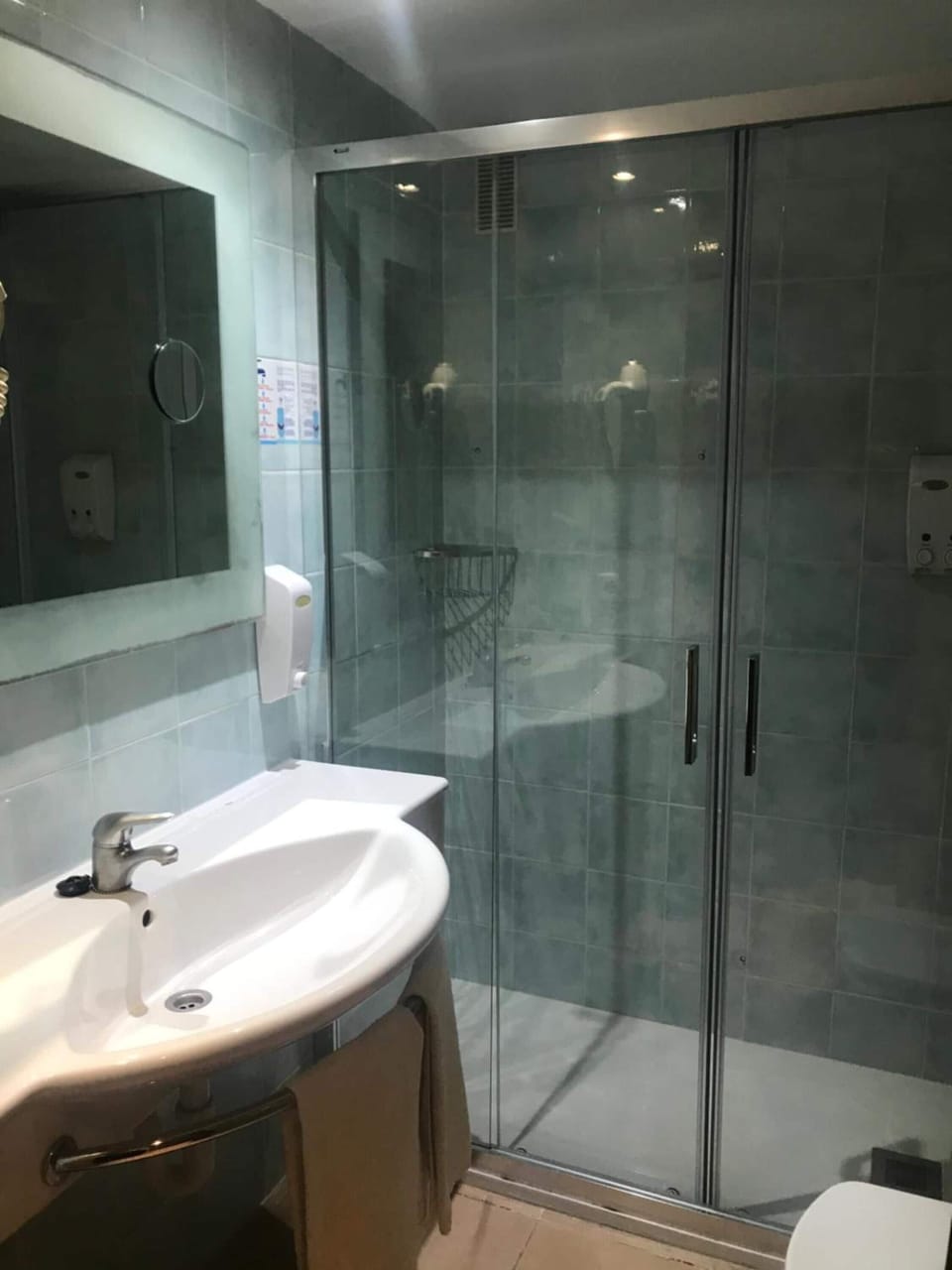 Shower, towels