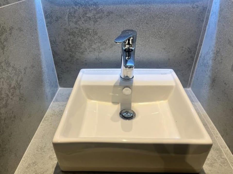 Double Twin Room | Bathroom | Shower, hair dryer, towels