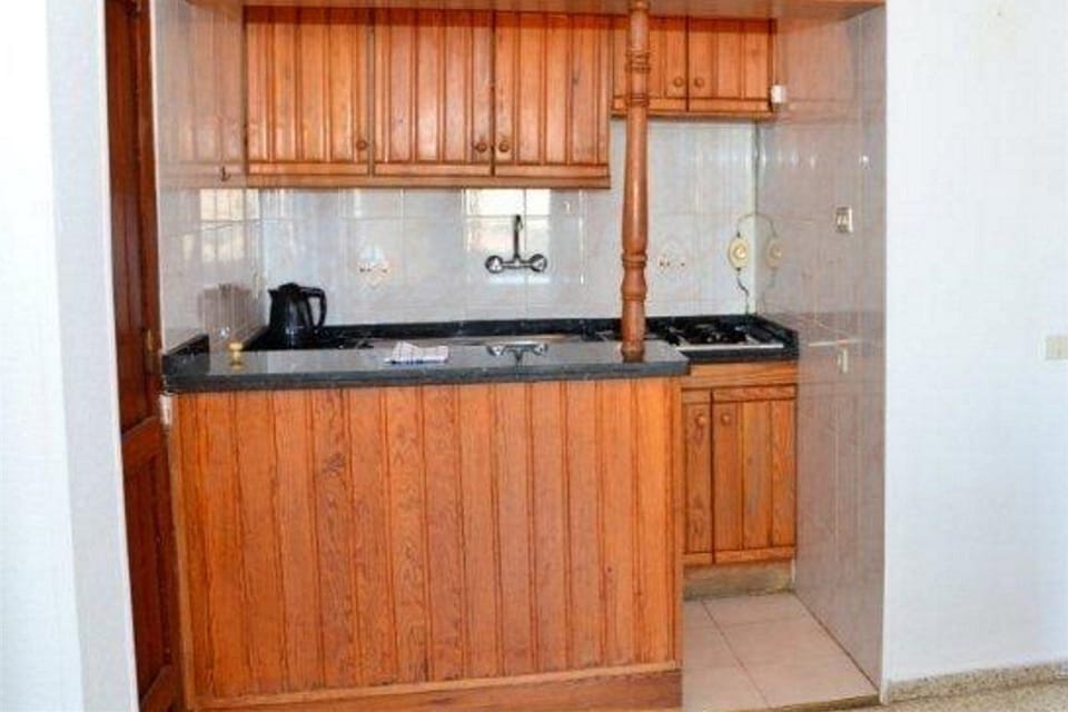 Full-size fridge, stovetop, cookware/dishes/utensils