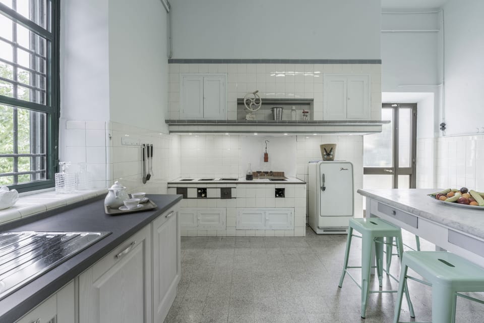 Villa | Private kitchen | Full-size fridge, microwave, oven, stovetop