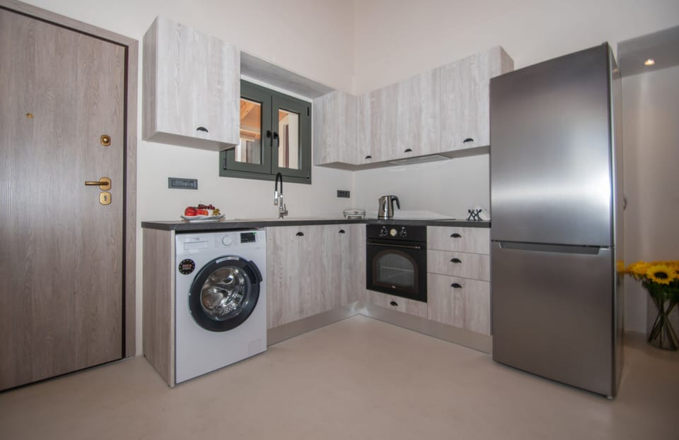 Basic Villa | Private kitchen | Electric kettle, cookware/dishes/utensils