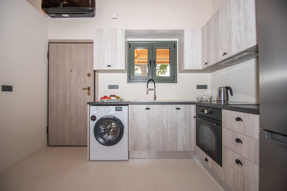 Basic Villa | Private kitchen | Electric kettle, cookware/dishes/utensils