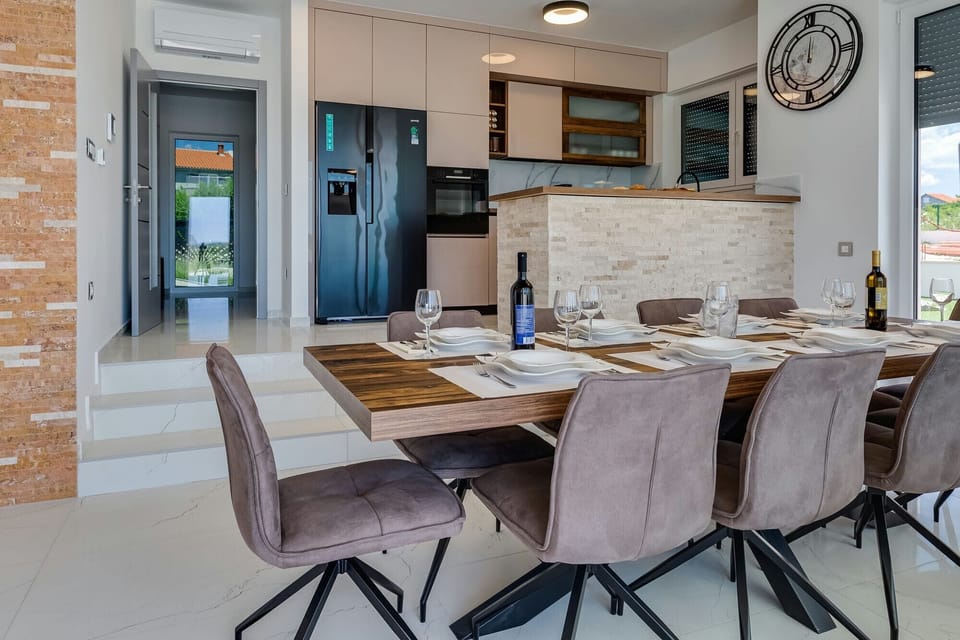 Villa, 4 Bedrooms, Private Pool, Mountain View | In-room dining