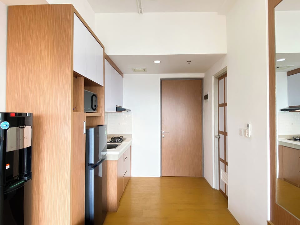 Deluxe Apartment | Private kitchen | Full-size fridge, stovetop, rice cooker, cookware/dishes/utensils