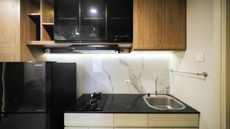 Deluxe Apartment | Private kitchen | Full-size fridge, stovetop, rice cooker, cookware/dishes/utensils