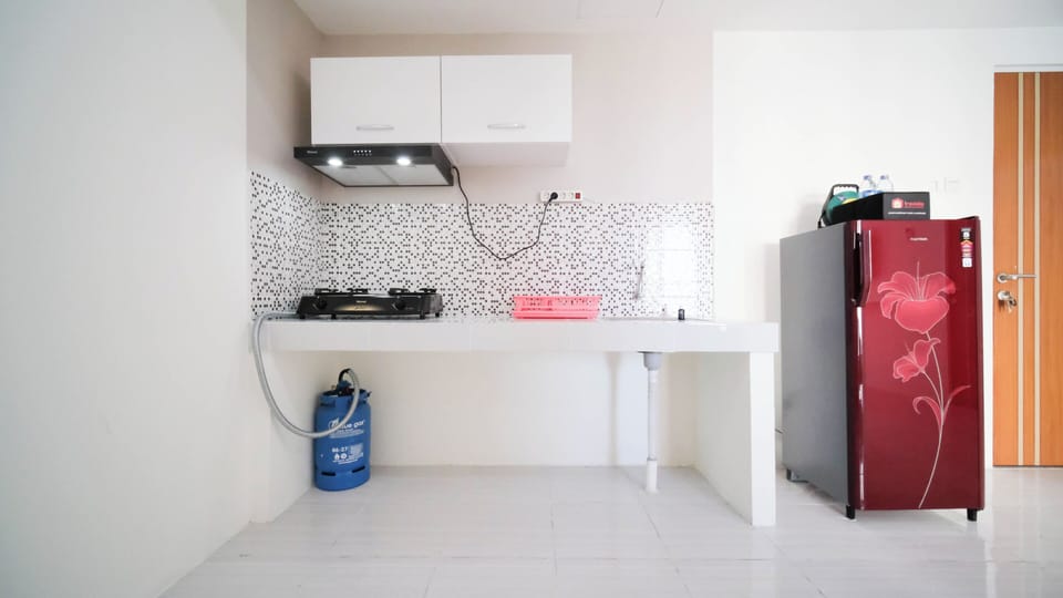 Deluxe Apartment | Private kitchen | Full-size fridge, stovetop, rice cooker, cookware/dishes/utensils