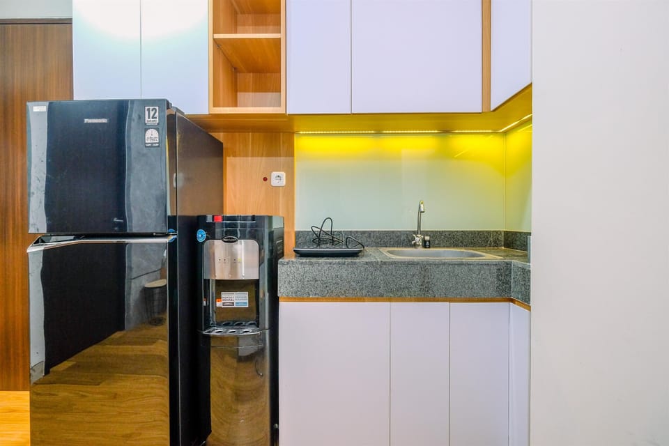 Deluxe Apartment | Private kitchen | Full-size fridge, microwave, stovetop, rice cooker