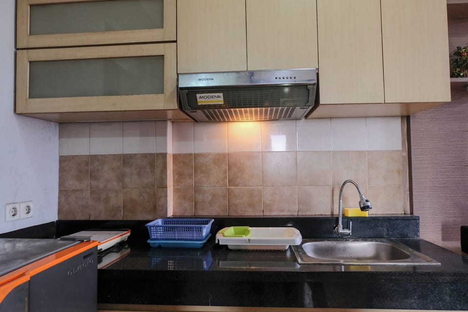 Deluxe Apartment | Private kitchen | Full-size fridge, stovetop, rice cooker, cookware/dishes/utensils