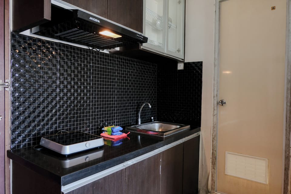 Deluxe Apartment | Private kitchen | Full-size fridge, stovetop, rice cooker, cookware/dishes/utensils
