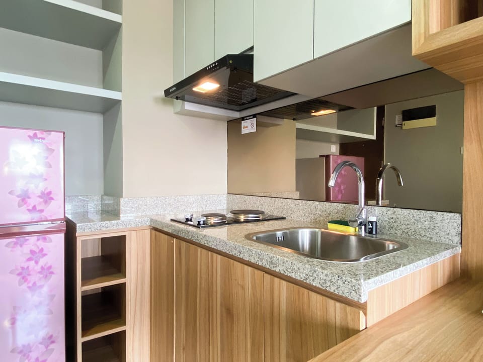 Deluxe Apartment | Private kitchen | Full-size fridge, stovetop, rice cooker, cookware/dishes/utensils