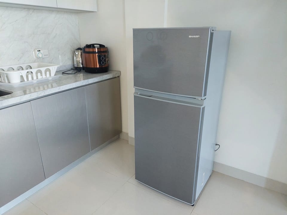 Deluxe Apartment | Private kitchen | Full-size fridge, stovetop, rice cooker, cookware/dishes/utensils