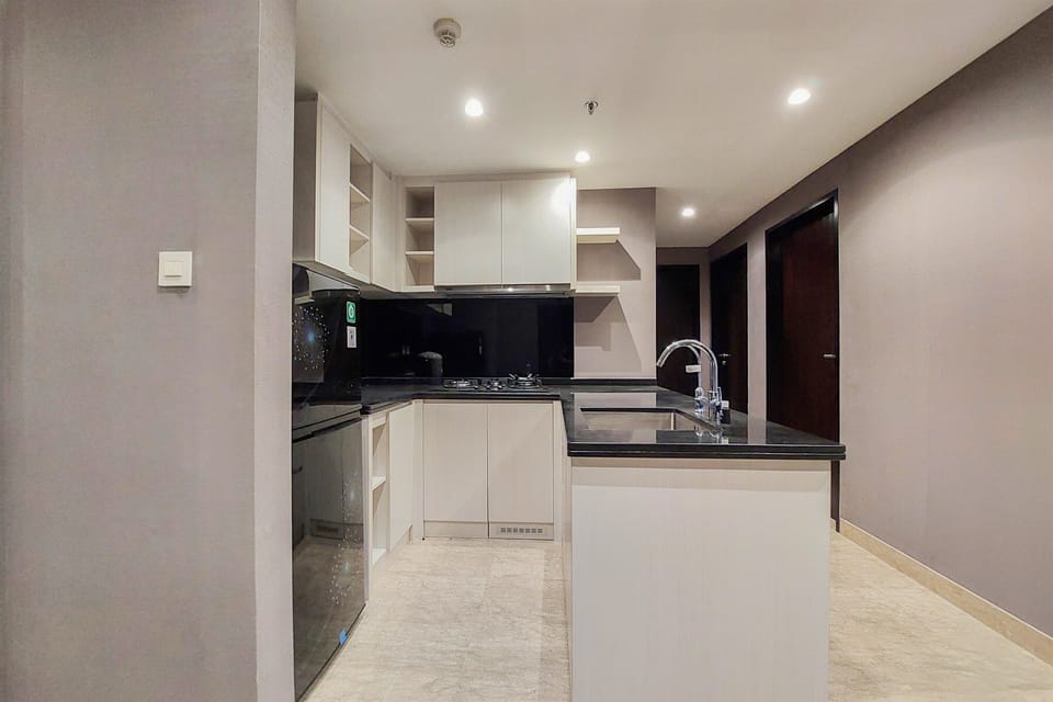 Deluxe Apartment | Private kitchen | Full-size fridge, stovetop, rice cooker, cookware/dishes/utensils