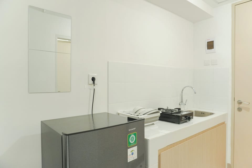 Deluxe Apartment | Private kitchen | Full-size fridge, stovetop, rice cooker, cookware/dishes/utensils