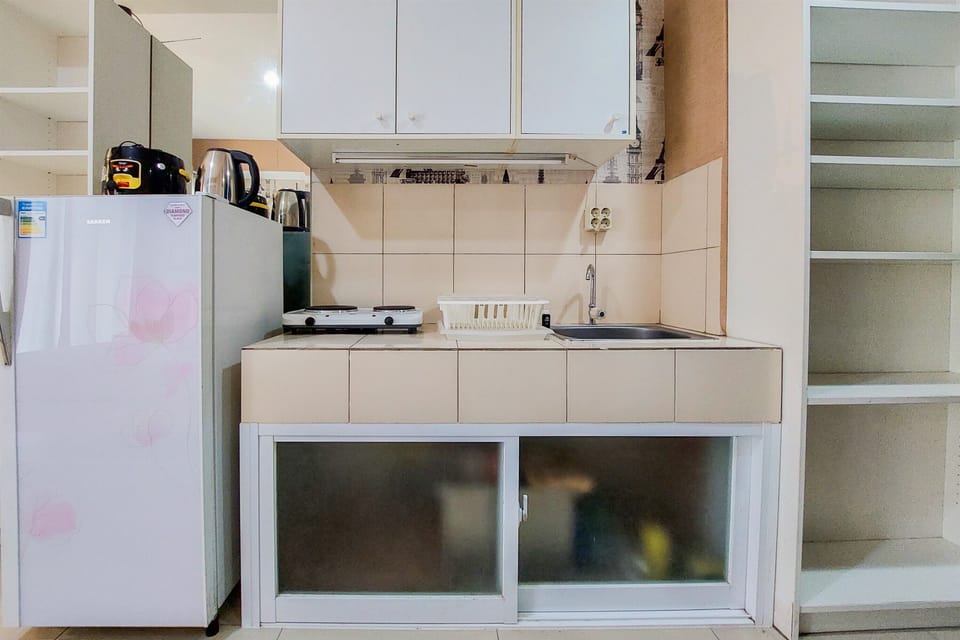 Deluxe Apartment | Private kitchen | Full-size fridge, stovetop, rice cooker, cookware/dishes/utensils