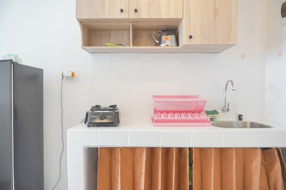 Deluxe Apartment | Private kitchen | Full-size fridge, stovetop, rice cooker, cookware/dishes/utensils