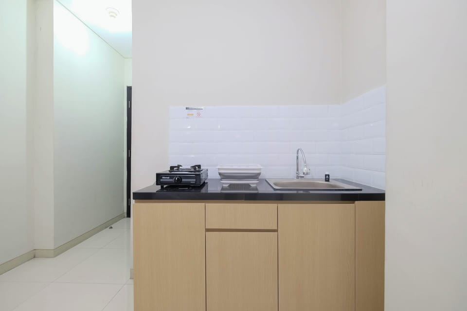 Deluxe Apartment | Private kitchen | Full-size fridge, stovetop, rice cooker, cookware/dishes/utensils