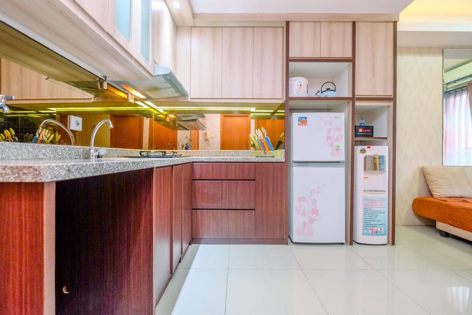 Deluxe Apartment | Private kitchen | Full-size fridge, stovetop, rice cooker, cookware/dishes/utensils