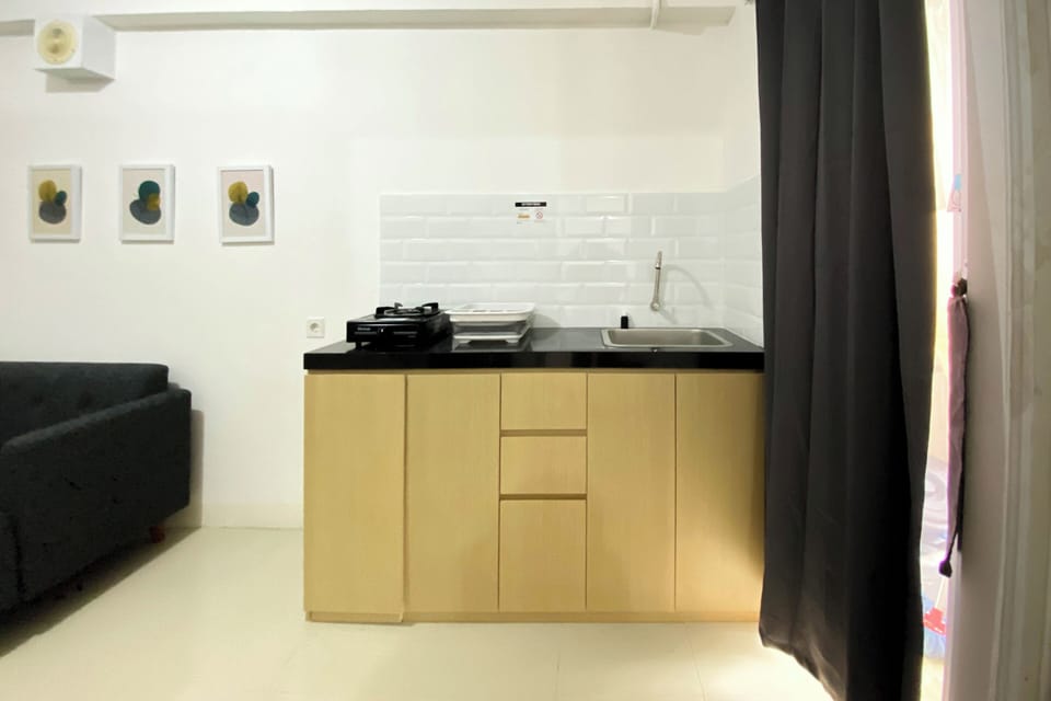 Deluxe Apartment | Private kitchen | Full-size fridge, stovetop, rice cooker, cookware/dishes/utensils