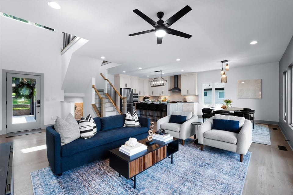 House, Multiple Beds (Elysian Shores w/Heated Pool & Option) | Living area