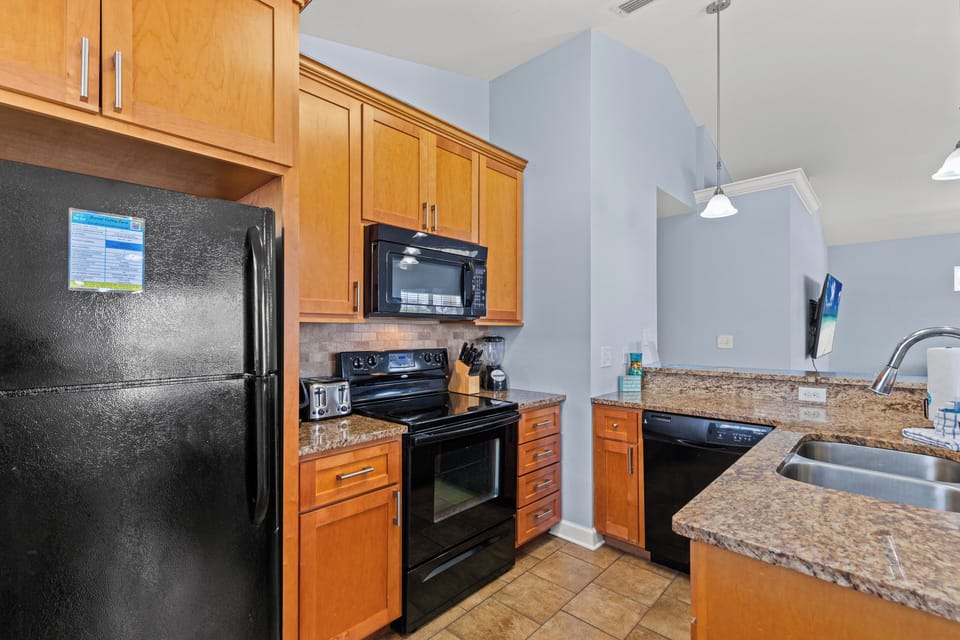House, Multiple Beds, Kitchen, Garden View (117 Palm Beach Dr) | Private kitchen | Fridge, microwave, oven, stovetop