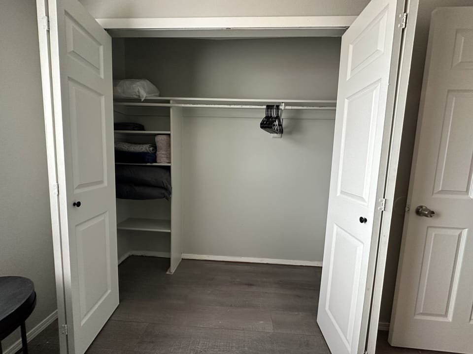 3 bedrooms, premium bedding, free WiFi, bed sheets