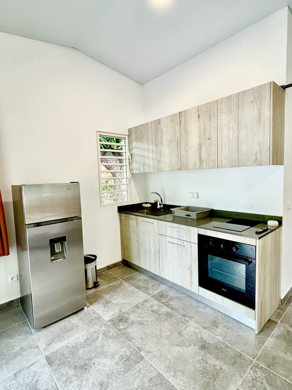 Deluxe Apartment, Ensuite, Garden View | Shared kitchen | Shared fridge, shared microwave