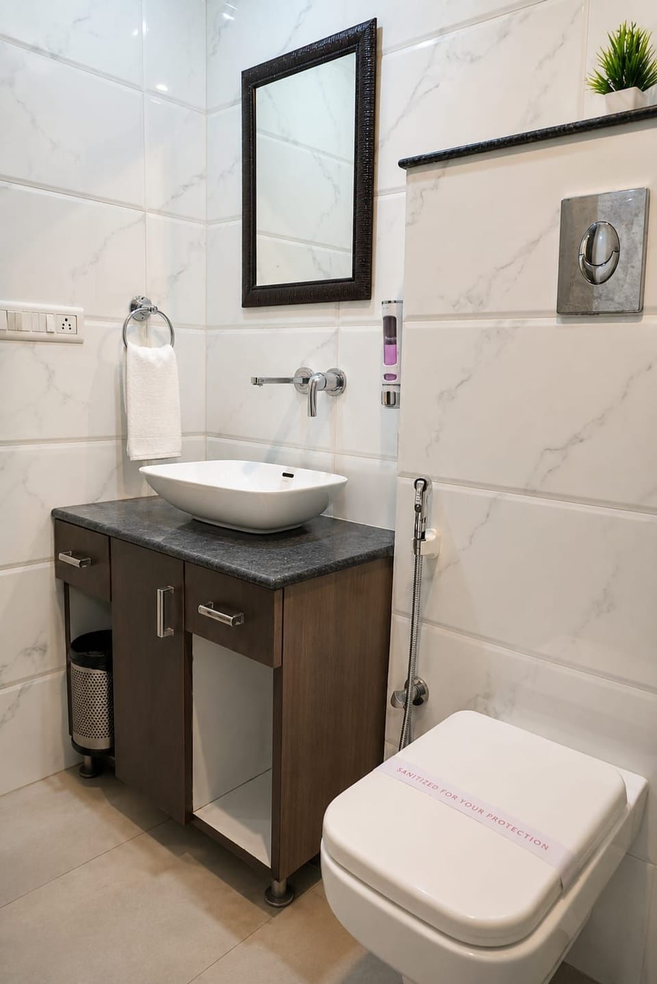 Hotel Waterfall Hotel in Delhi