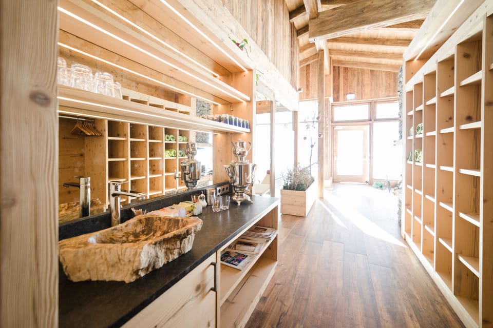 Sauna, steam room, reflexology, massage/treatment rooms