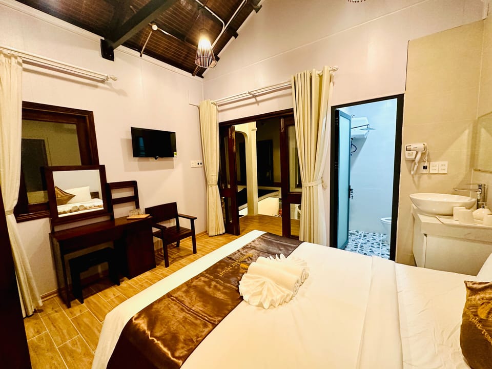 Basic Double Room | Premium bedding, pillowtop beds, individually furnished, desk