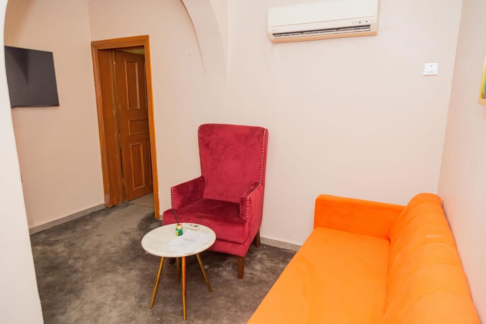 Studio Suite | Living area