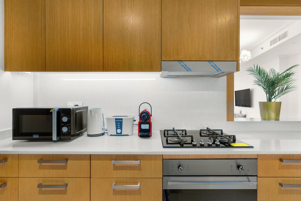 Signature Apartment | Private kitchen | Full-size fridge, microwave, oven, stovetop
