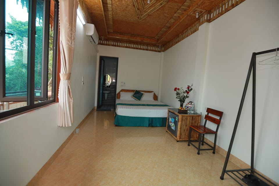 Standard Double Room Single Use | Minibar, desk, soundproofing, iron/ironing board