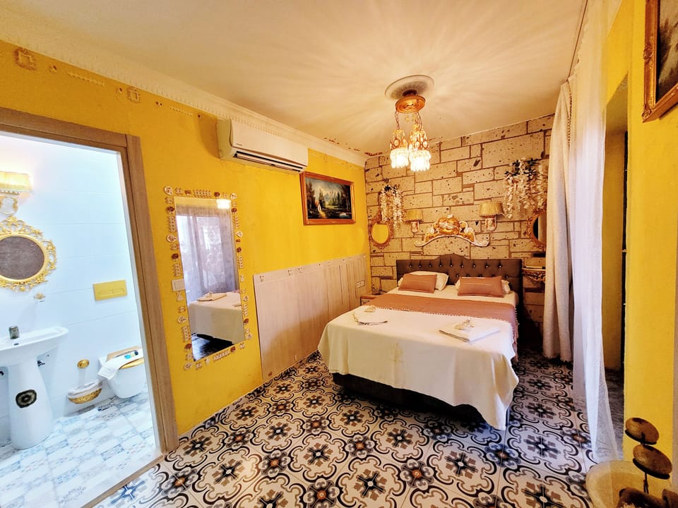 Standard Double Room | Hypo-allergenic bedding, minibar, in-room safe, soundproofing