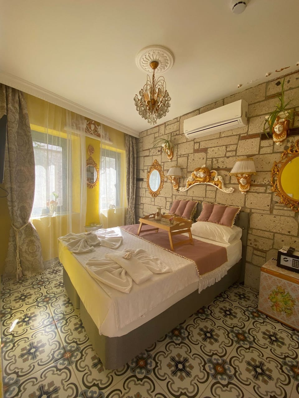 Standard Double Room | Hypo-allergenic bedding, minibar, in-room safe, soundproofing