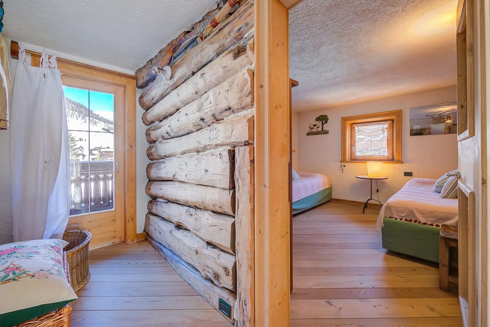 Family Chalet, 4 Bedrooms, Balcony (Chalet Lidia Ski in-Ski out 50m) | Interior detail