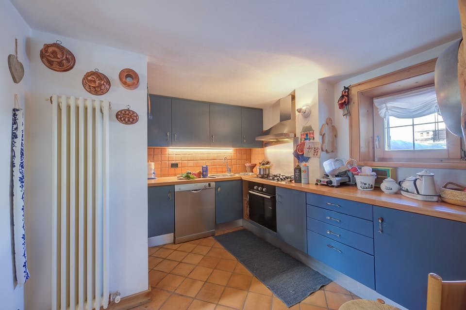 Family Chalet, 4 Bedrooms, Balcony (Chalet Lidia Ski in-Ski out 50m) | Private kitchen