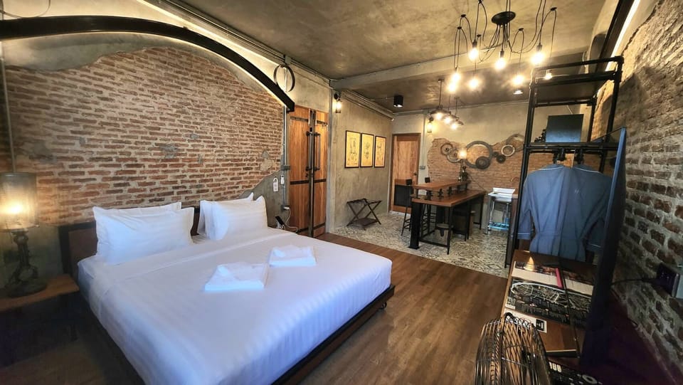 Executive Suite with Terrace | Minibar, in-room safe, desk, laptop workspace