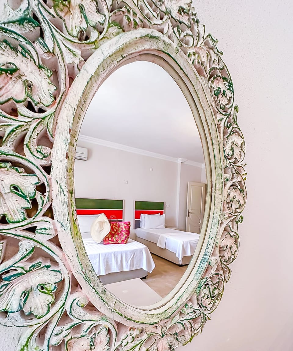 Standard Triple Room, Balcony, Sea View | WiFi (free), bed sheets