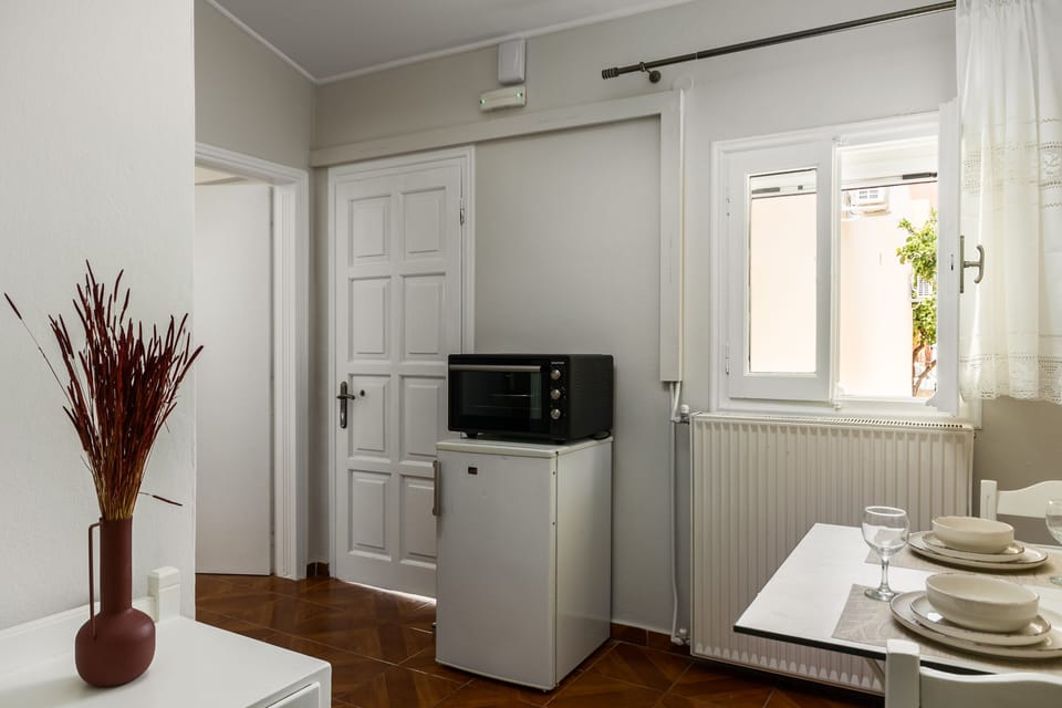 House, 1 Bedroom | Private kitchen | Fridge, microwave, oven, stovetop