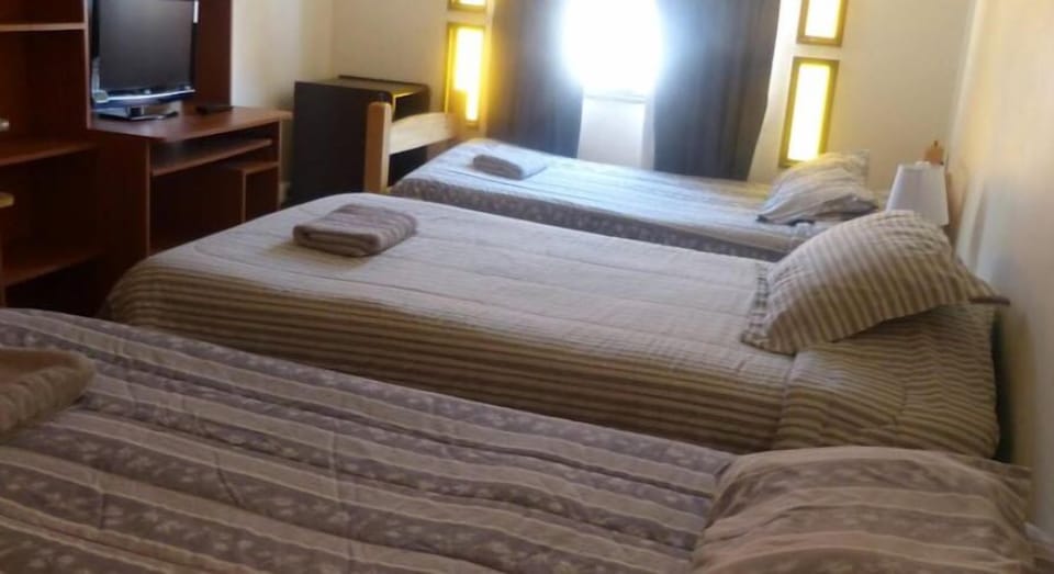 Triple Room with 3 single beds | Desk, iron/ironing board, free WiFi, bed sheets