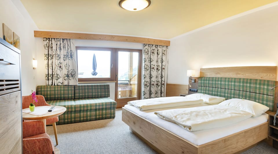 Comfort Double Room, Balcony, Mountain View | Hypo-allergenic bedding, in-room safe, free WiFi, bed sheets