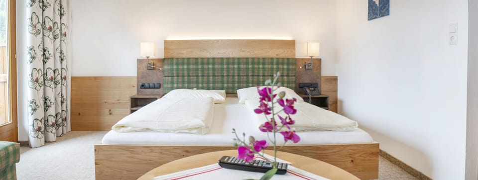 Comfort Double Room, Balcony, Mountain View | Hypo-allergenic bedding, in-room safe, free WiFi, bed sheets