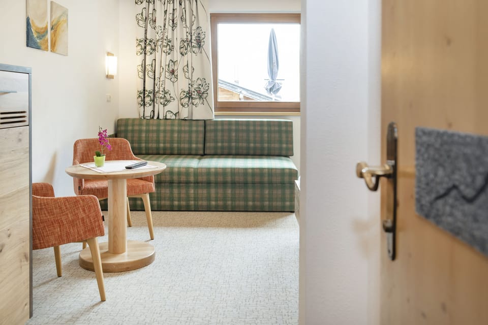 Comfort Double Room, Balcony, Mountain View | Hypo-allergenic bedding, in-room safe, free WiFi, bed sheets