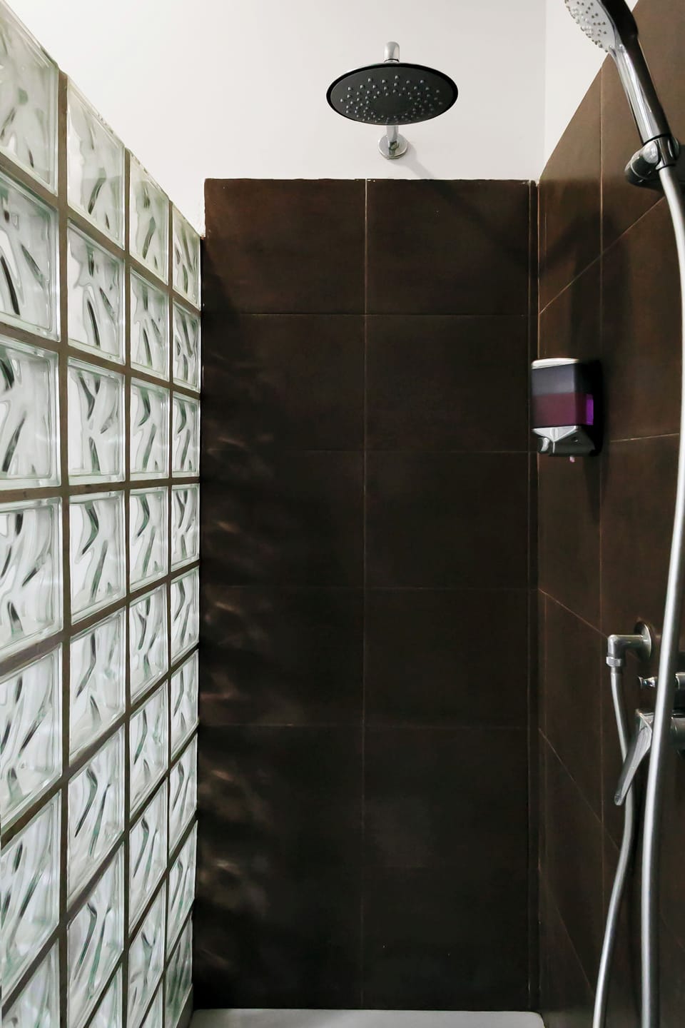 Classic Room | Bathroom | Shower, hair dryer, bidet, towels